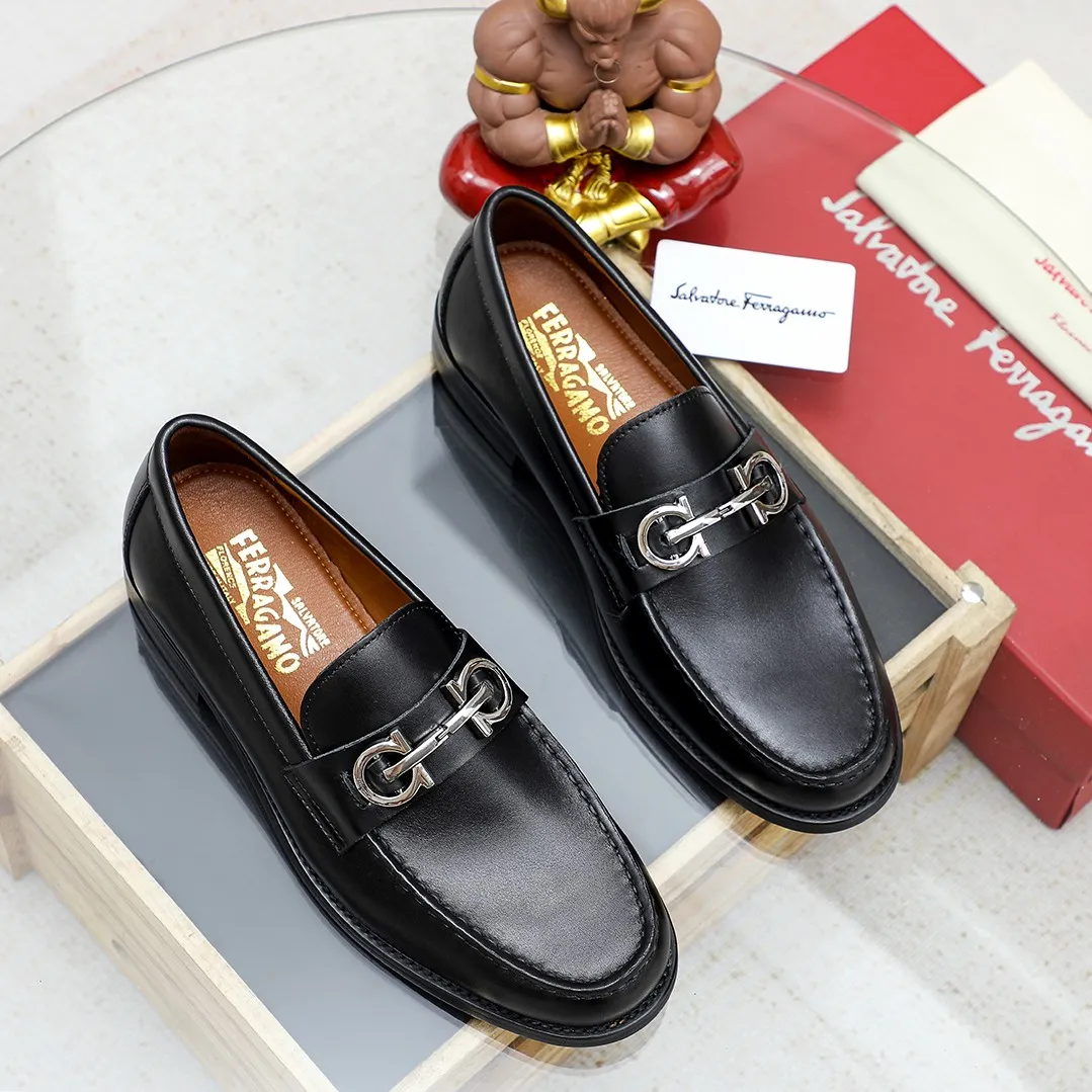 Men's shoes💰420 🔥Ferragamo's new men's casual slip-on shoes🇨🇳Official website original 1:1 mold, original quality💯Fine workmanship, high-end luxury☘The upper is made of imported Italian mercerized cow suede🌴🐑leather lining🍓Rubber wear-resistant and non-slip outsole, breathable and comfortable to wear🍍The first choice for high-end men, black, size 38-45...